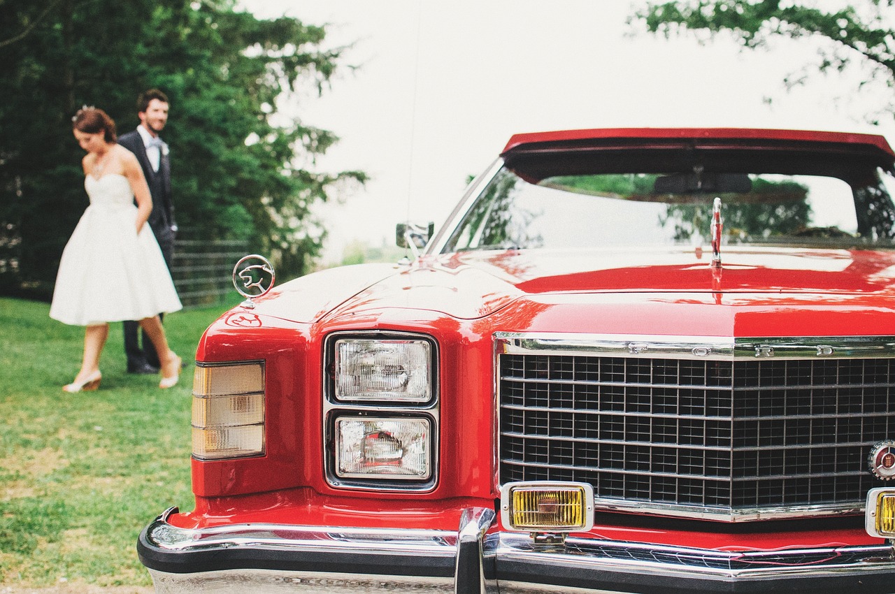Cómo elegir el coche perfecto para tu boda: una guía para el coche nupcial